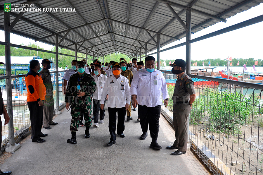 Camat Rupat Utara Sambut Kedatangan Plh. Bupati Dalam Agenda Monitoring Tim Gugus Tugas Penanganan Covid-19 Rupat Utara