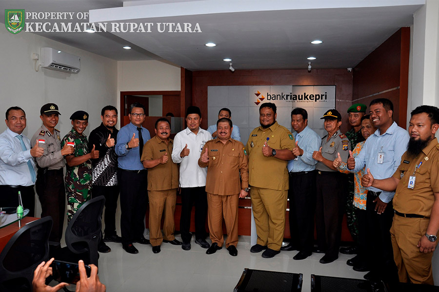 Bupati Bengkalis Meresmikan Kantor Kas Bank Riau Kepri Rupat Utara